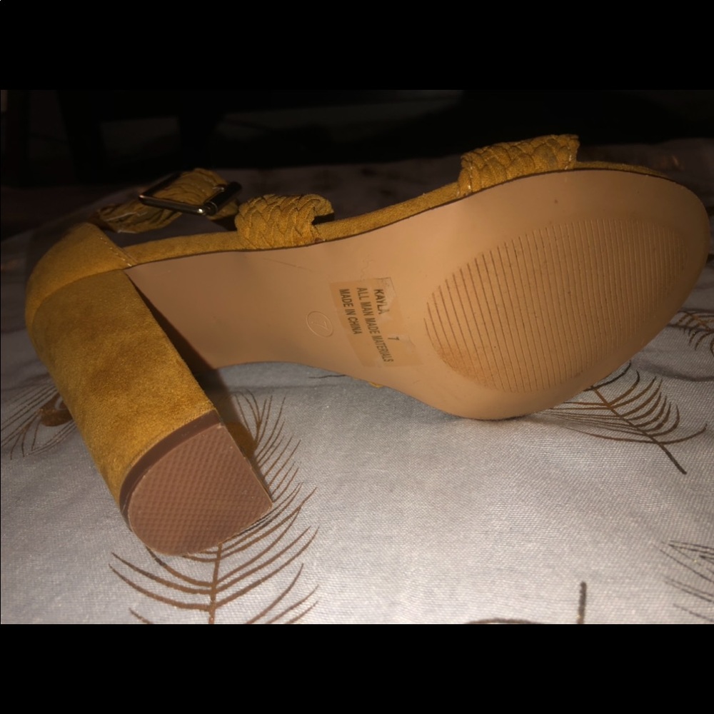 Heels - Picture 4 of 4